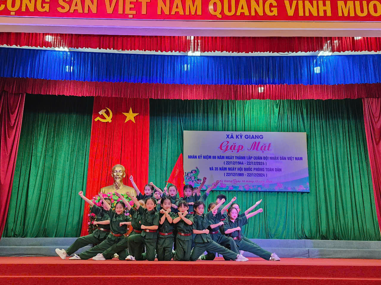 văn nghệ chào mừng